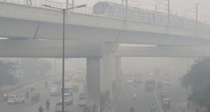 «Θάλαμος αερίων» το Νέο Δελχί: Πυκνό νέφος «πνίγει» τους 20…
