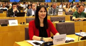 Μέτρα στήριξης της Ελλάδας ζητά από την Κομισιόν η Έλενα Κουντουρά