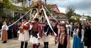Λεσίνι: Κατάνυξη και μεγαλοπρέπεια στον εορτασμό του Αγίου Ανδρέα
