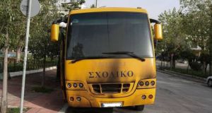 Ναύπακτος: Τροχαίο ατύχημα με σχολικό λεωφορείο (Φωτό)