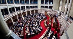 Βουλή: Ψηφίζεται η διάταξη για την πρόσληψη αποφοίτων Κολεγίων στα…