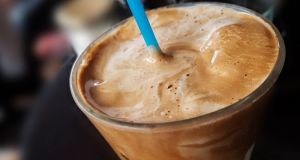 Κορωνοϊός: Νέα μέτρα μετά το «μποτιλιάρισμα» στις καφετέριες
