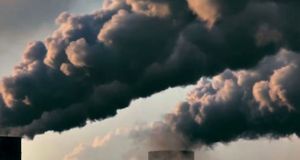 Έρευνα: Η ρύπανση του αέρα επιδεινώνει τα συμπτώματα της ρινίτιδας