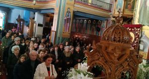 Ι. Ν. Αγίας Τριάδος Αγρινίου: Συνεχίζεται το προσκύνημα της Τιμίας…