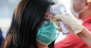 Επιδημιολόγος Ε.Ο.Δ.Υ.: Πώς βάζουμε και βγάζουμε τη μάσκα