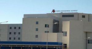 Αγρίνιο – Νοσοκομείο: Συγκέντρωση στην είσοδο των τακτικών ιατρείων –…