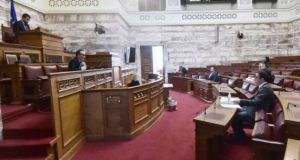 Βουλή: Ενός λεπτού σιγή στη μνήμη του Μανώλη Γλέζου