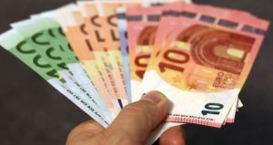 Επίδομα 800 ευρώ: Πληρώνεται την Τρίτη σε 105.875 δικαιούχους –…
