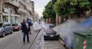 Δήμος Αγρινίου: Προληπτική απολύμανση των κάδων απορριμμάτων (Φωτό)