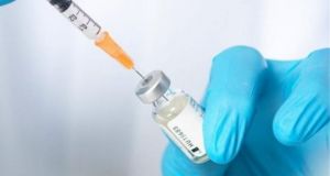 «Η δοκιμή του εμβολίου της Οξφόρδης έχει 50% πιθανότητα επιτυχίας»