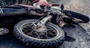 Ξηρόμερο: Σοβαρό τροχαίο 25χρονου μοτοσικλετιστή με αγριογούρουνο