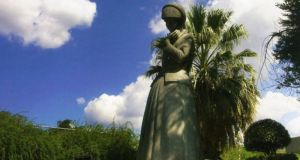 «Η Μάνα» του Χρήστου Καπράλου στη γλυπτοθήκη του Δήμου Αγρινίου