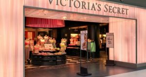 Κορωνοϊός – Victoria’s Secret: Επιχειρήσεις – κολοσσοί βάζουν λουκέτα, λόγω…