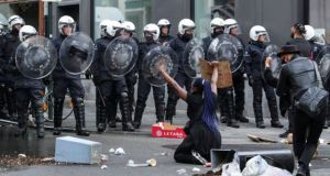 Οργή στις Βρυξέλλες: Αστυνομικοί πέρασαν χειροπέδες σε παιδιά –Τέθηκαν υπό…
