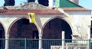 Τουρκικά Μ.Μ.Ε.: Άγνωστος κρέμασε σημαία του Βυζαντίου σε τζαμί στη…