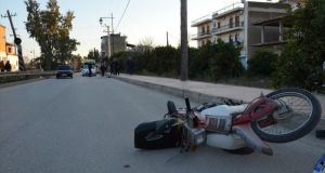 Τροχαίο ατύχημα στην Αμφιλοχία – Σύγκρουση ΙΧΕ με μοτοσικλέτα