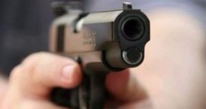 Αγρίνιο: Γυναίκα τράβηξε πιστόλι και απείλησε άνδρα στο προαύλιο του…