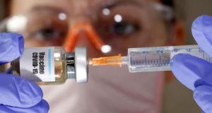 Αισιοδοξία για παρασκευή εκατοντάδων εκατομμυρίων δόσεων εμβολίου φέτος
