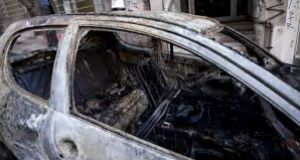 Κάηκε αυτοκίνητο στην πυλωτή πολυκατοικίας στο Μεσολόγγι