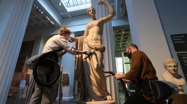 Βρετανικό Μουσείο: Ξεσκονίζουν τα αγάλματα με ηλεκτρική σκούπα