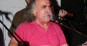 «Έφυγε» ο λαϊκός τραγουδιστής Αγάθωνας Ιακωβίδης