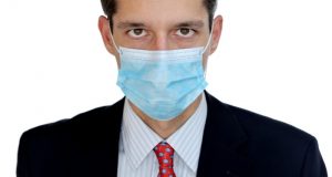 Δυσάρεστη αναπνοή λόγω μάσκας: Πώς θα την αντιμετωπίσετε