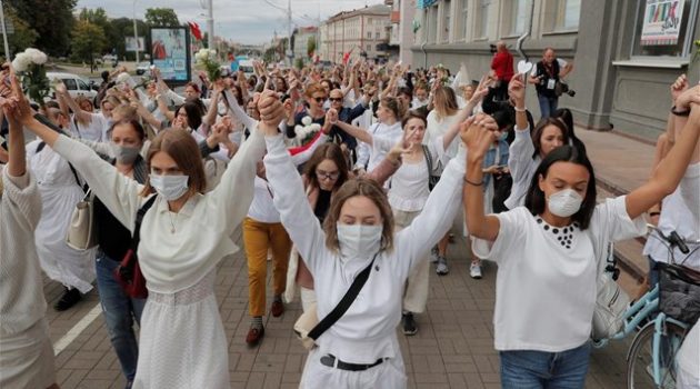 Λευκορωσία: Μεγάλη διαδήλωση στο Μίνσκ, για «Τίμιες εκλογές!» και «Ελευθερία!»