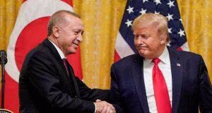 Μάζης: Ο Τραμπ είναι εκβιαζόμενος από τον Ερντογάν