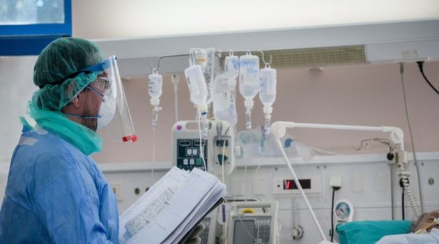 Κορωνοϊός: Ακτινογραφία-σοκ με τη ραγδαία επιδείνωση στους πνεύμονες ασθενή (Photo)