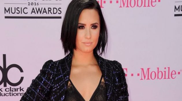 Η Demi Lovato κάνει σχέδια γάμου και αποκάλυψε μια λεπτομέρεια για το νυφικό της