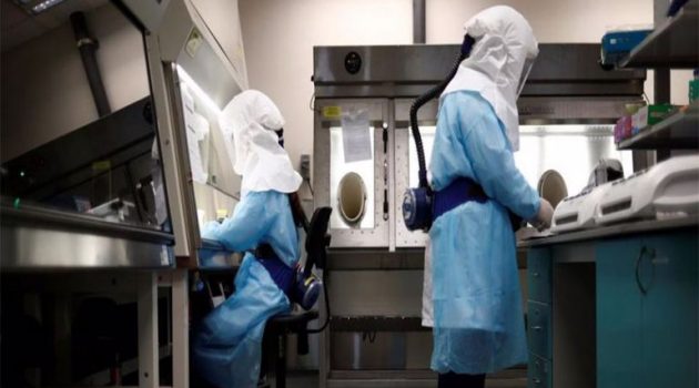 Κορωνοϊός: «Παγώνουν» οι δοκιμές του εμβολίου της AstraZeneca
