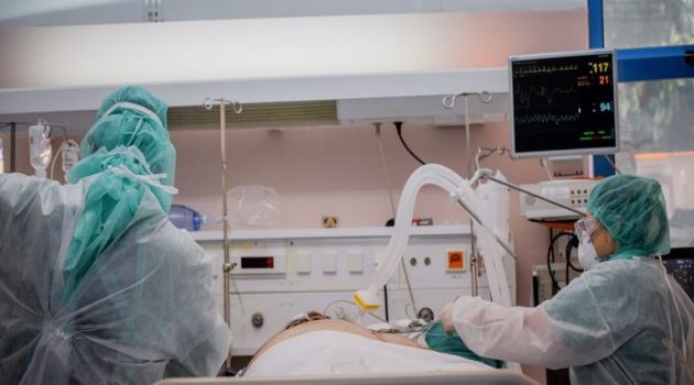 Κοντά στο «φράγμα» των 300 οι νοσηλευόμενοι με Covid-19 στα νοσοκομεία αναφοράς