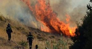 Φωτιά στο Βελούχι – Απειλείται ξενοδοχείο (Video)