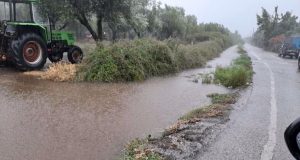 Καινούργιο: Προσοχή πλημμύρισε το αρδευτικό κανάλι στο περιφερειακό δρόμο (Photos)