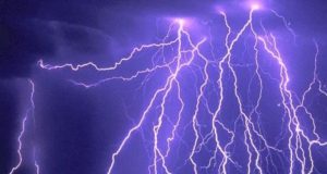 ellada-meteo-19-580-ilektrikes-ekkenoseis-me-ischyres-vroches-kai-kataigides-se-mia-mera