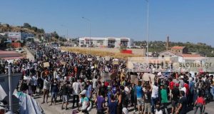 Λέσβος: Πετροπόλεμος μεταξύ μεταναστών και ΕΛ.ΑΣ. στο Καρά Τεπέ