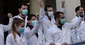 Απεργία γιατρών Ε.Σ.Υ.: Ο ιός πιέζει, οι Μ.Ε.Θ. γεμίζουν και…