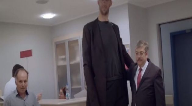 Οι πιο ψηλοί άνθρωποι στον κόσμο (Video)