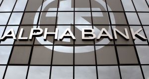 Απολύσεις στην Alpha Bank – Βλέπουν «πόρτα» 800 εργαζόμενοι