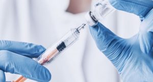 Ποιοι πρέπει να κάνουν τα εμβόλια γρίπης και πνευμονιόκοκκου