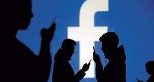 Πώς το Facebook και το Twitter απειλούν τη Δημοκρατία