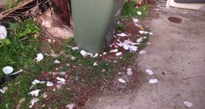 Αμφιλοχία: Ρίχνουν τα σκουπίδια εκτός κάδου για να «εκδικηθούν»