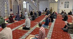 Κλείνει τζαμί στο Παρίσι μετά τη δολοφονία του καθηγητή από…