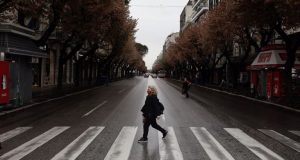 Πρωτοχρονιά 2021: Πειθάρχησαν στα μέτρα οι Έλληνες – 8 συλλήψεις