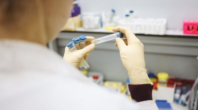 Η Ε.Ε. υπέγραψε τη συμφωνία με τη Pfizer/BioNTech για το εμβόλιο