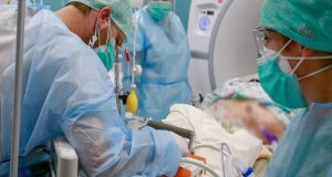 Σοκ από το θάνατο 42χρονου πνευμονολόγου από κορωνοϊό