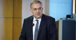 Θεοδωρικάκος: Οι δήμοι να μετακινήσουν προσωπικό στις κοινωνικές δομές