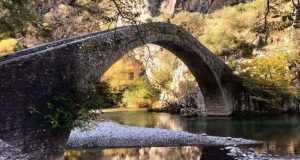 Η μαγική γέφυρα της Αρτοτίβας, του ποταμού Εύηνου (Photo)