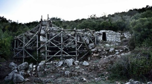 Αποκαθίσταται ο «νάρθηκας» της πύλης της αρχαίας Παλαιομάνινας