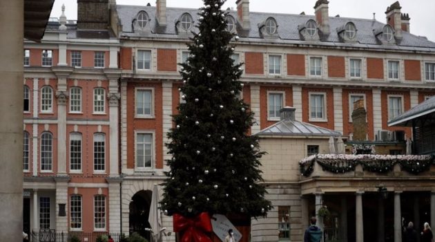Η μετάλλαξη του κορωνοϊού «ακυρώνει» τα Χριστούγεννα στη Βρετανία